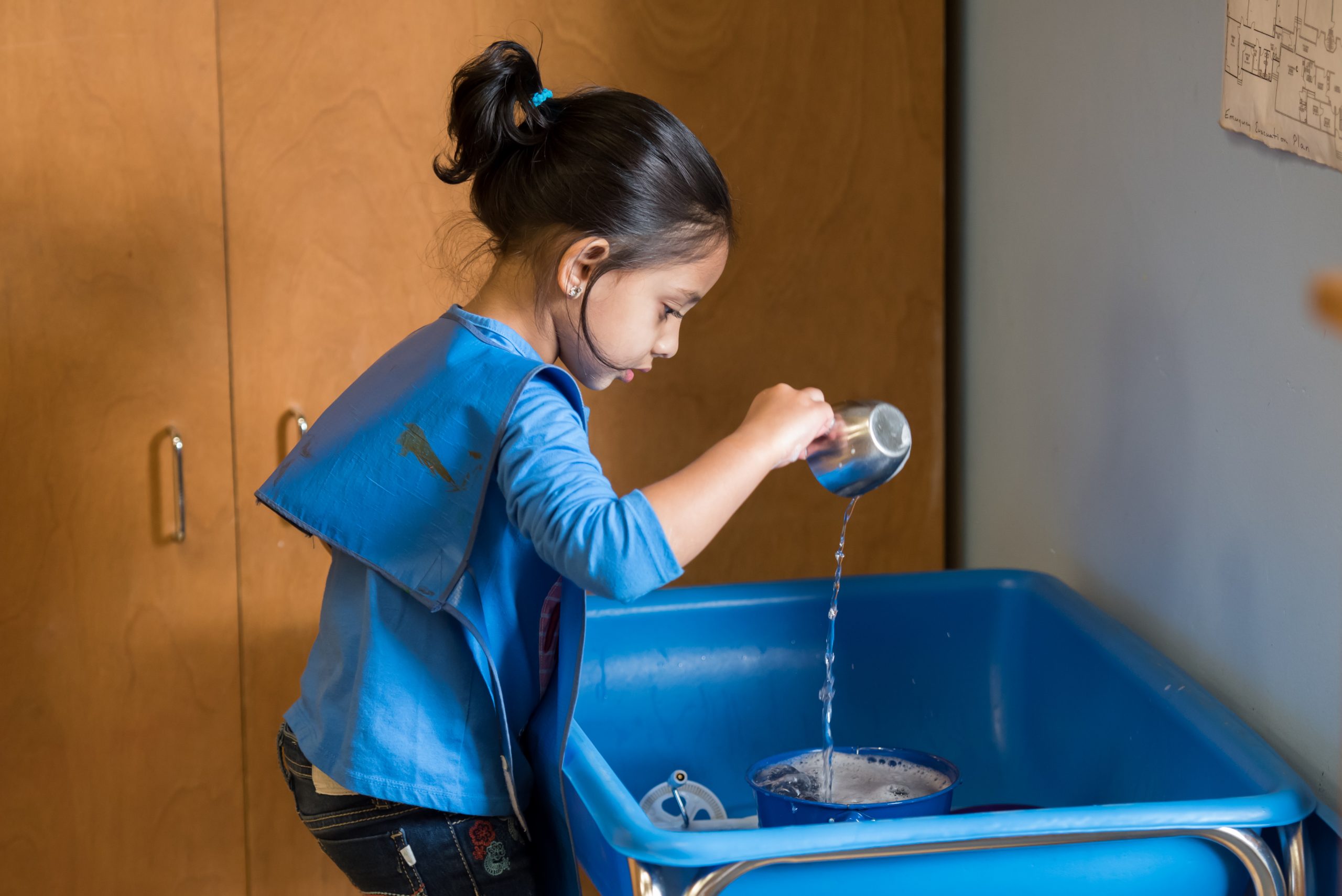 A Montessori Children's House student washed dishes